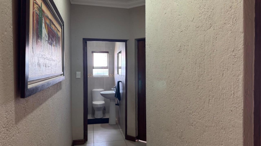 4 Bedroom Property for Sale in Roylglen Gardens Northern Cape